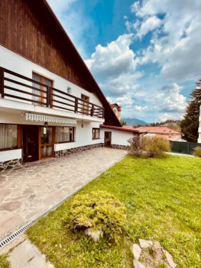 Cheerful 4-bedroom & kids friendly home